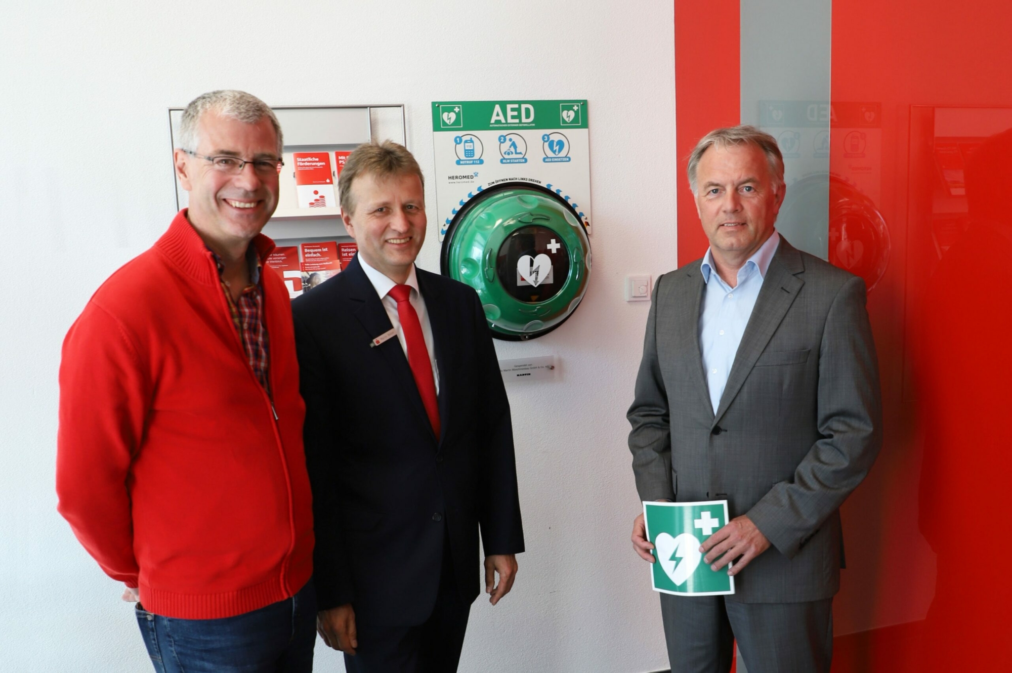 MARTIN AED Spendenübergabe Uwe Schiemann